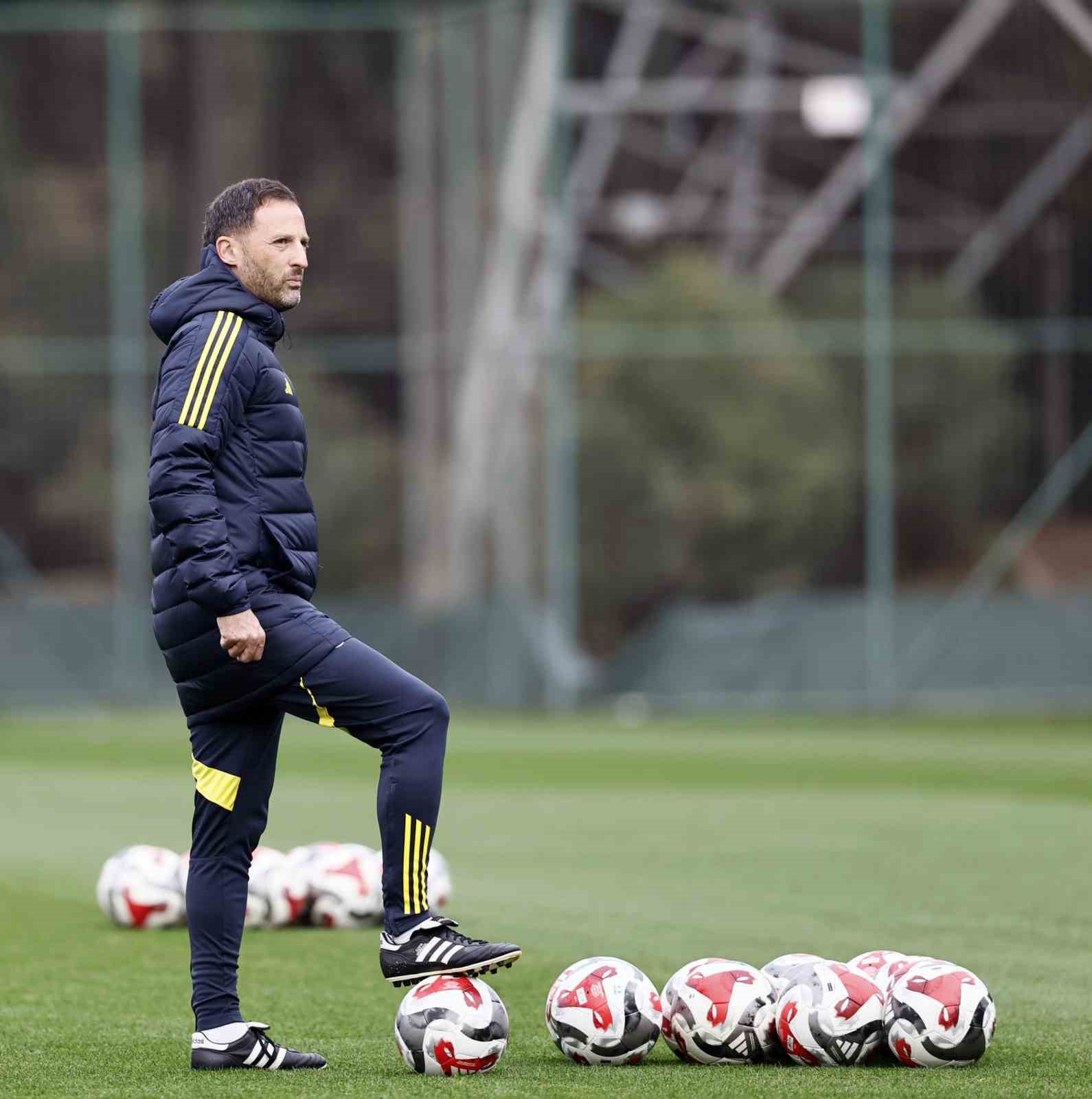 fenerbahce gunu cift antrenmanla tamamladi 1 FeDTWlXi