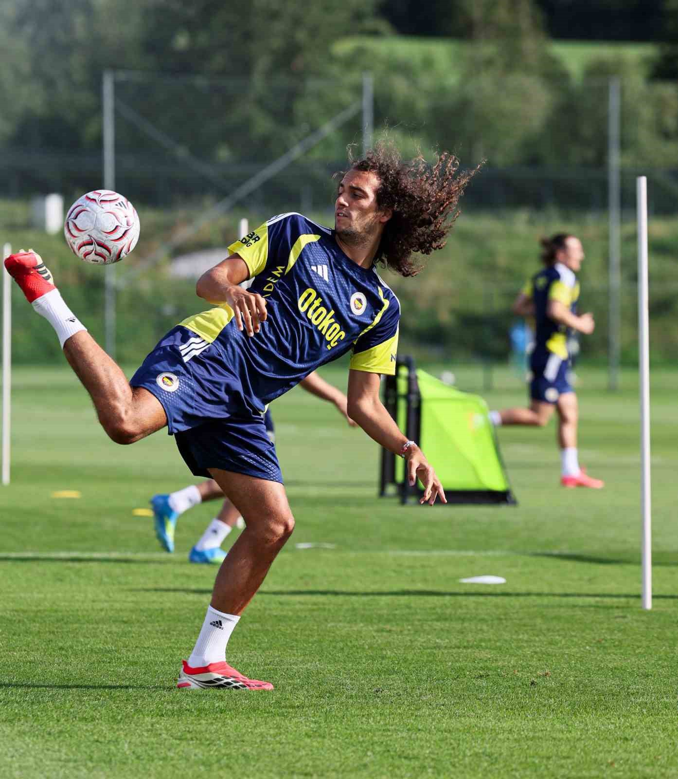 fenerbahce gunu cift antrenmanla tamamladi 1 TFX2Jy7V