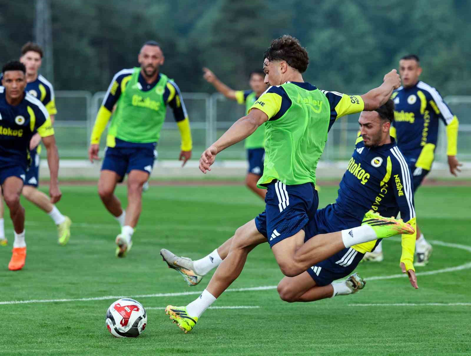 fenerbahce gunu cift antrenmanla tamamladi 1 iXMYnDcW