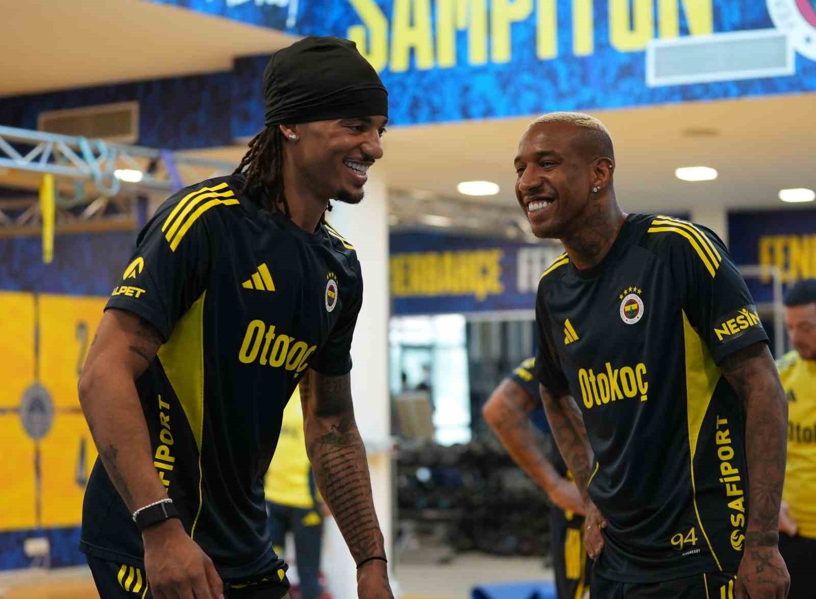 Fenerbahçe, günü çift antrenmanla tamamladı 6 fenerbahce gunu cift antrenmanla tamamladi 2 GkvXmFld