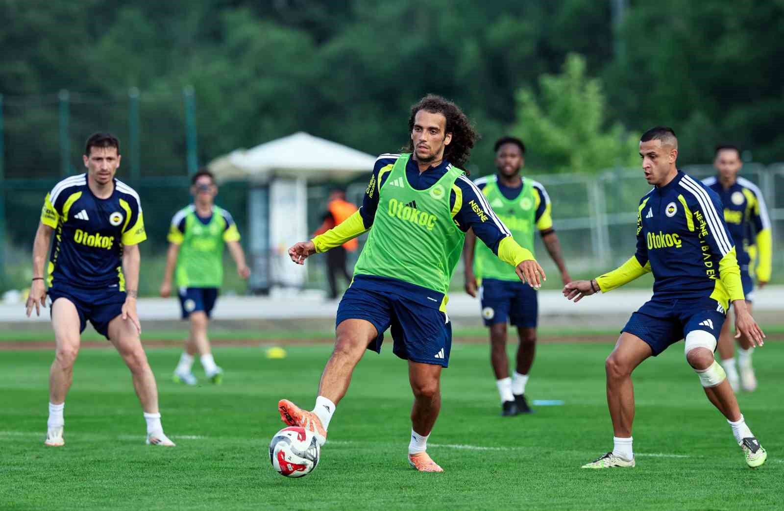 fenerbahce gunu cift antrenmanla tamamladi 4 48DnkfF7