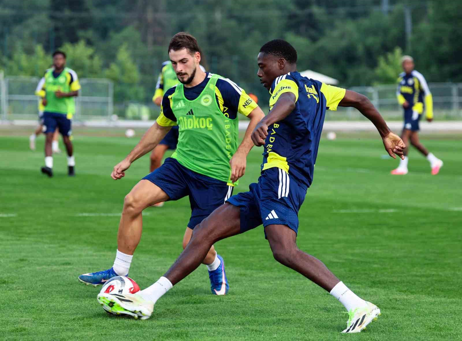fenerbahce gunu cift antrenmanla tamamladi 6 TSkIYYEO