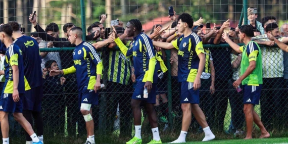 Fenerbahçe, günü çift antrenmanla tamamladı