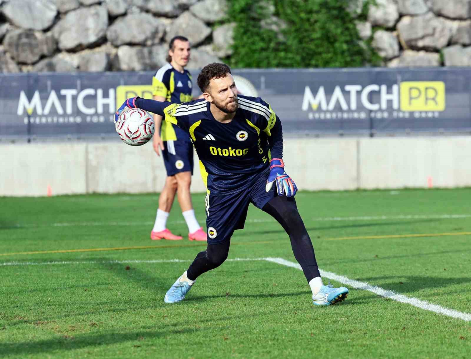 fenerbahce gunu iki antrenmanla tamamladi 1 KmtKqJjk