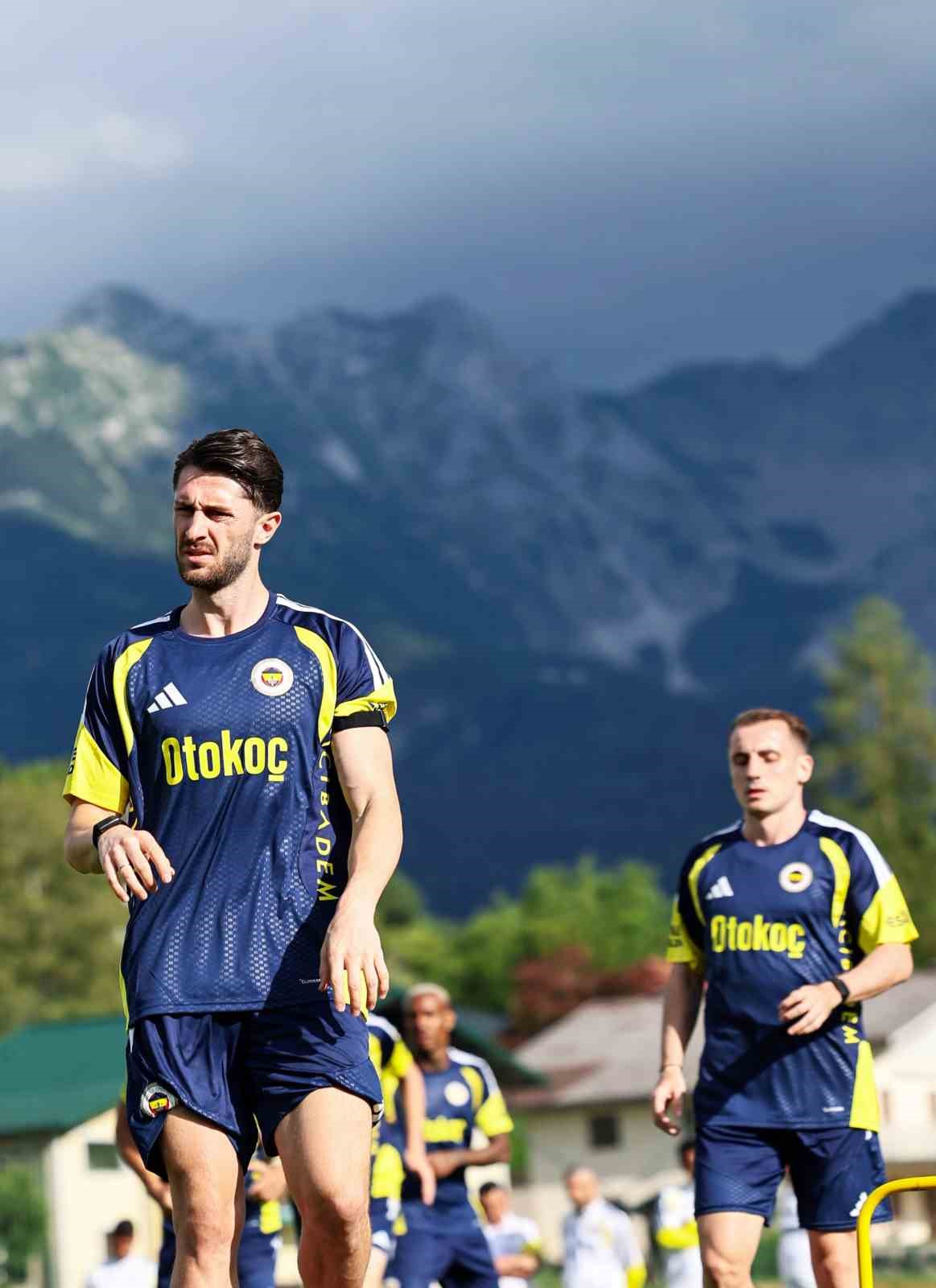 fenerbahce gunu iki antrenmanla tamamladi 8 pD4qUA3V