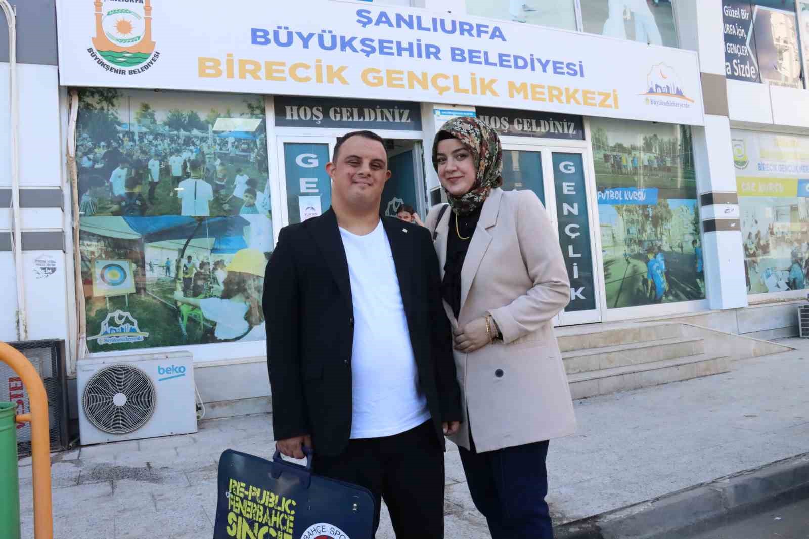 fenerbahce hayrani down sendromlu gencin azmi ornek oluyor 3 F5VmTgsn