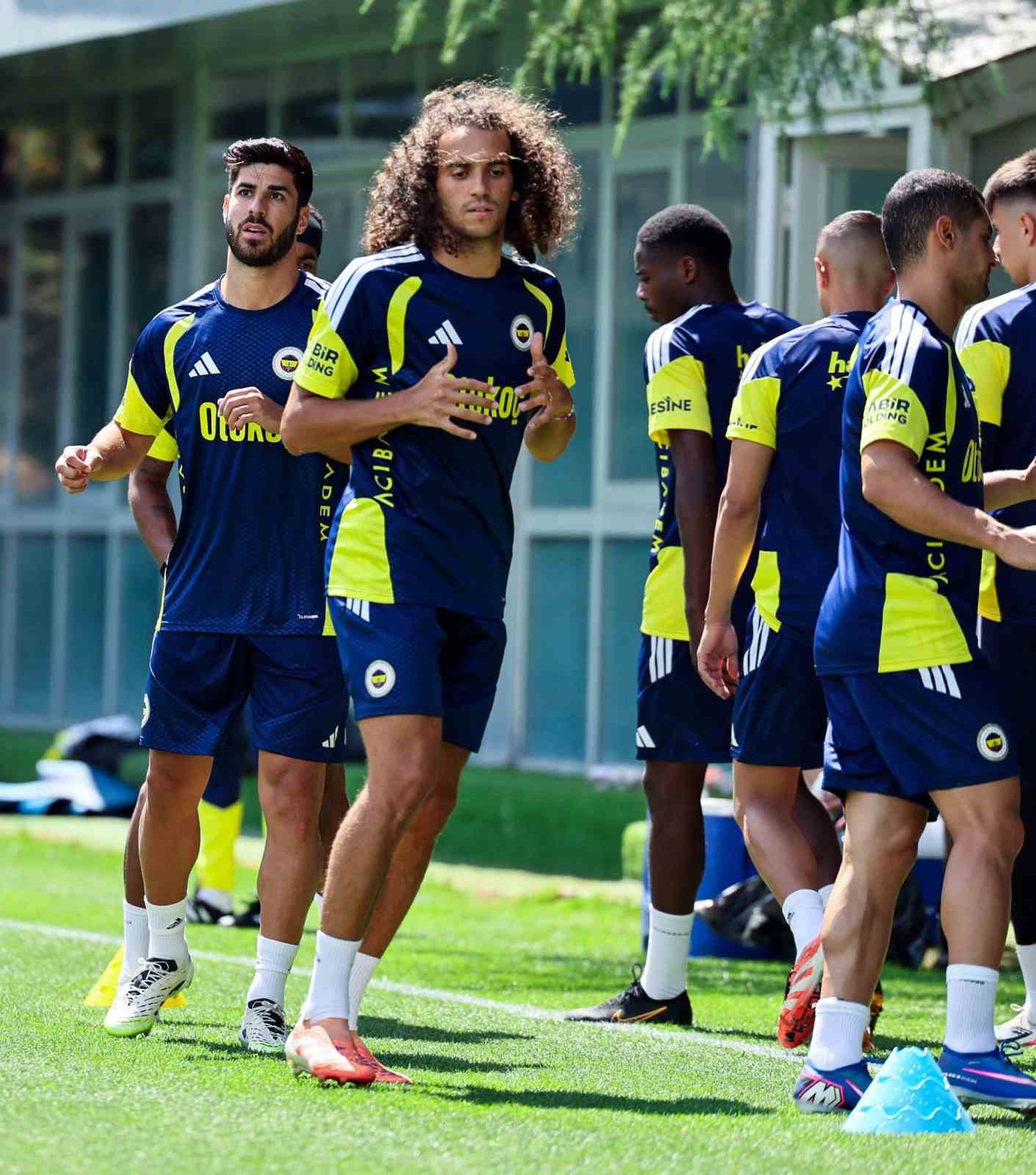 Fenerbahçe hazırlıklarını sürdürdü 4 fenerbahce hazirliklarini surdurdu 0 VaADsmLA