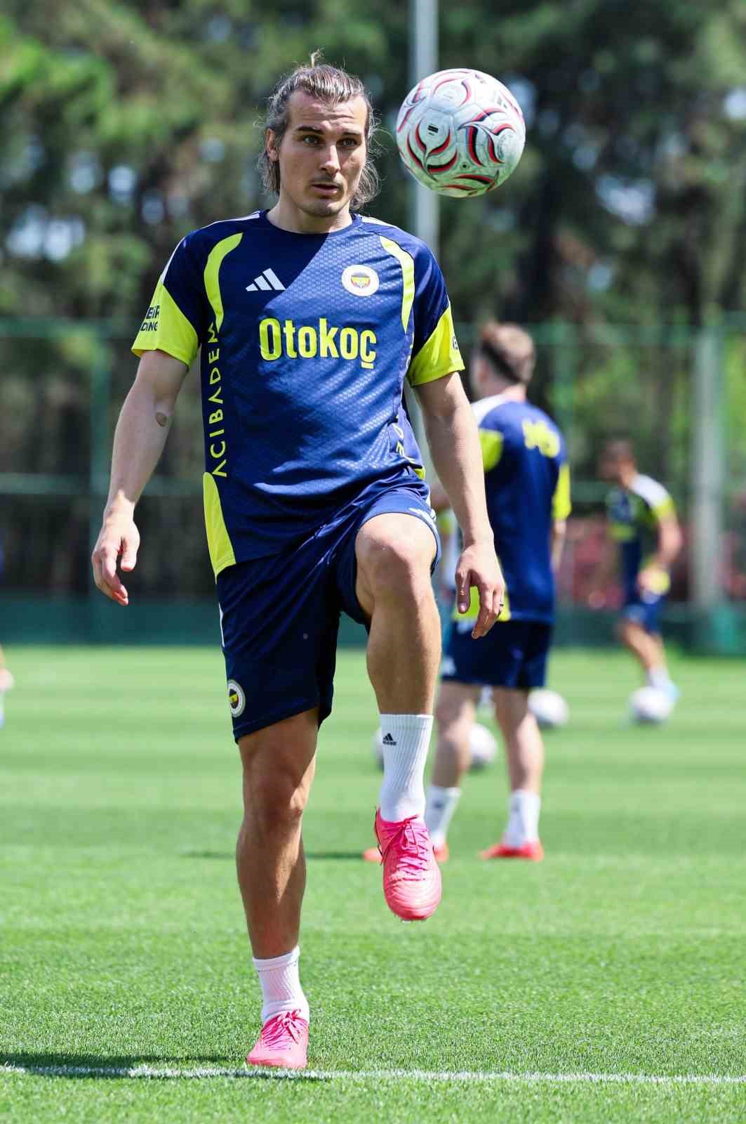 Fenerbahçe hazırlıklarını sürdürdü 6 fenerbahce hazirliklarini surdurdu 2 wyWOBO3G