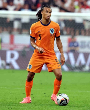 fenerbahce-hollandali-oyuncu-nathan-akeyi-transfer-etti-sQAtgzgh.jpg