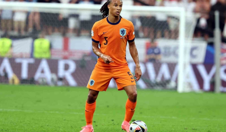 fenerbahce-hollandali-oyuncu-nathan-akeyi-transfer-etti-sQAtgzgh.jpg