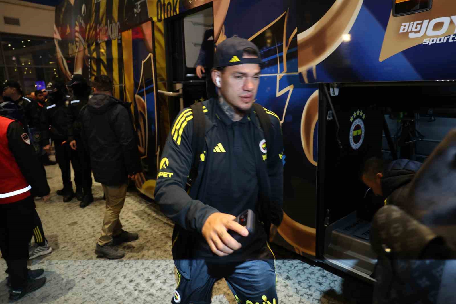 fenerbahce kafilesi adanaya geldi 10