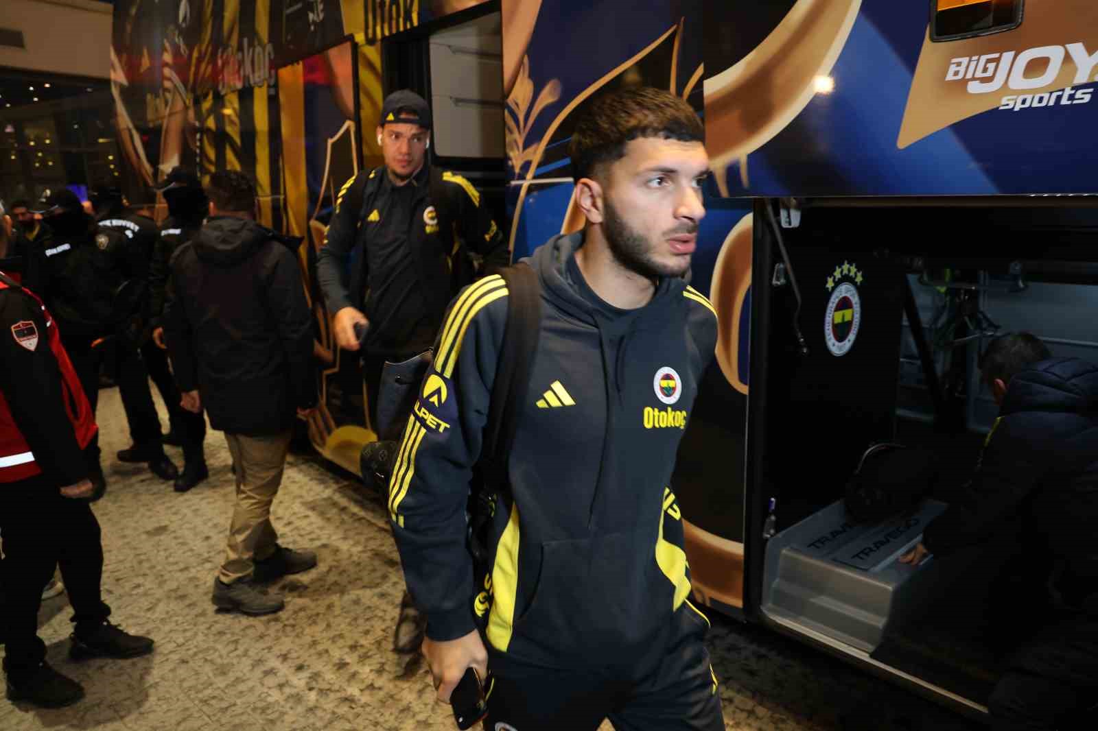 fenerbahce kafilesi adanaya geldi 9 6H9rIThn