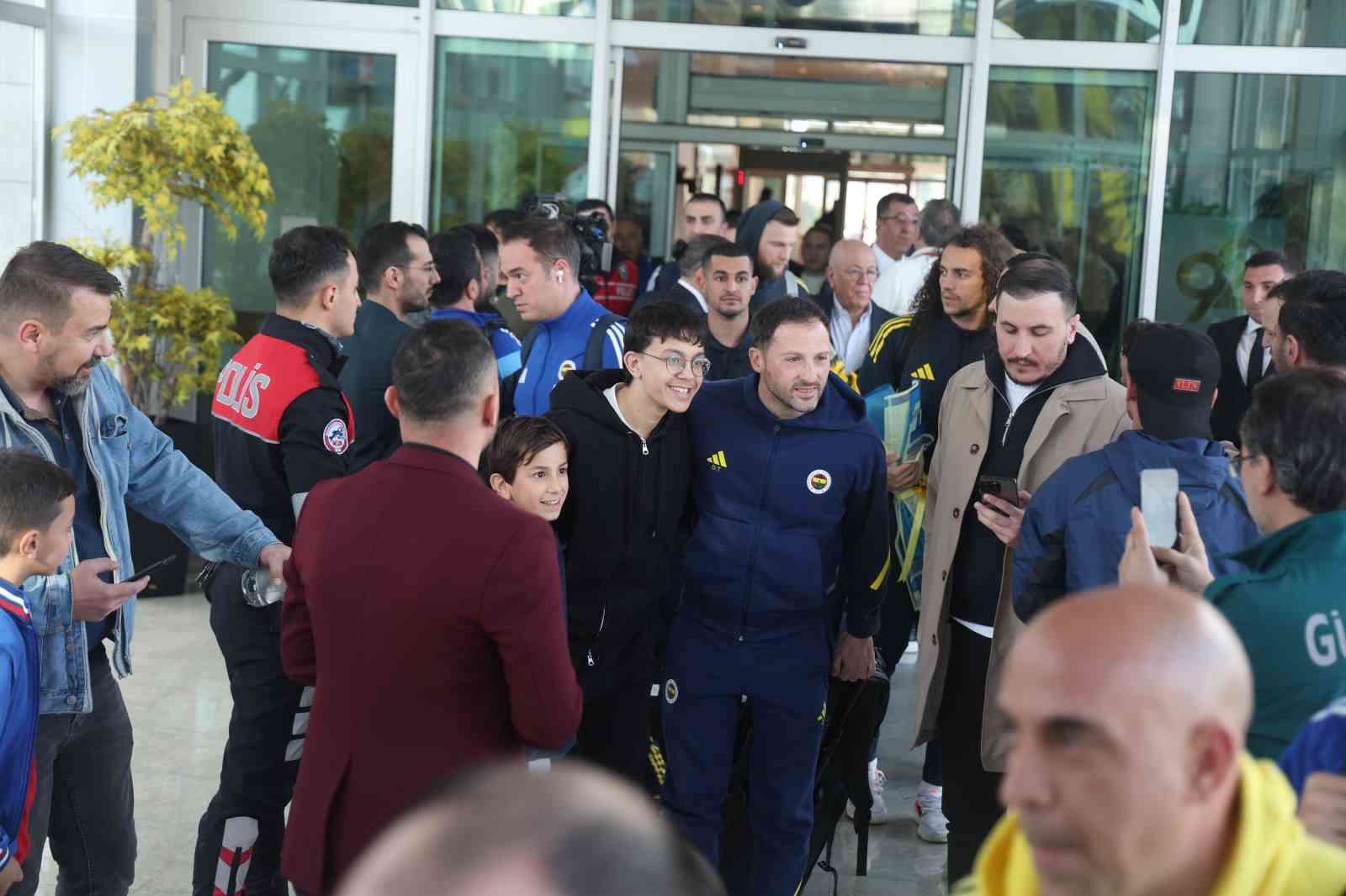 Fenerbahçe kafilesi Konya’ya geldi 5 fenerbahce kafilesi konyaya geldi 1 macOfHgy