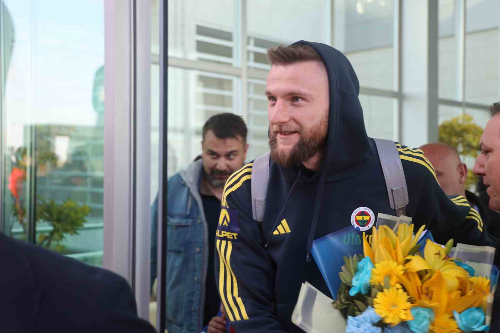 Fenerbahçe kafilesi Konya’ya geldi 10 fenerbahce kafilesi konyaya geldi 6 qn8HVtrD