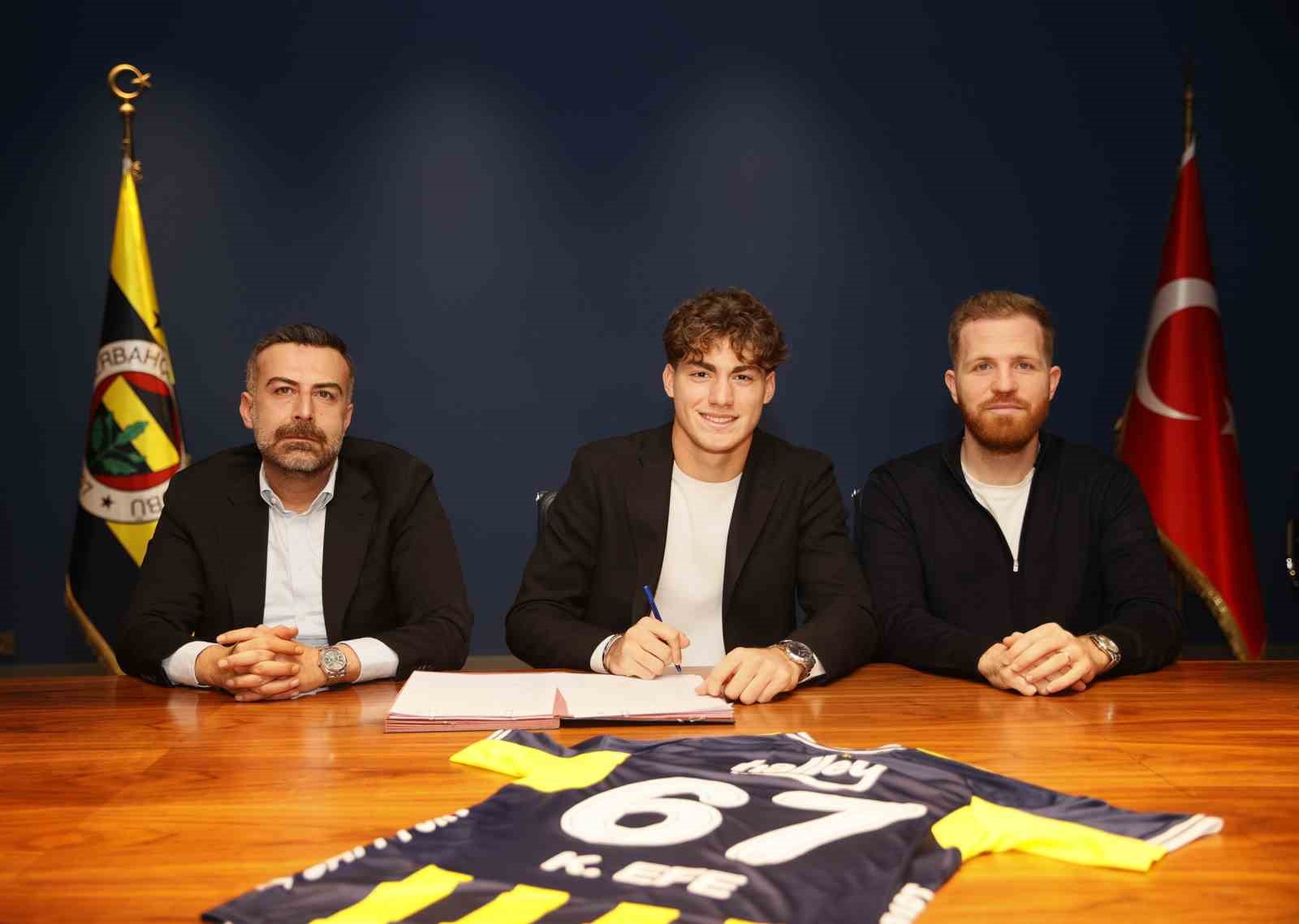 fenerbahce kamil efe uregen ve kuzey sapaz ile profesyonel sozlesme imzaladi 1 QKpu5DQE