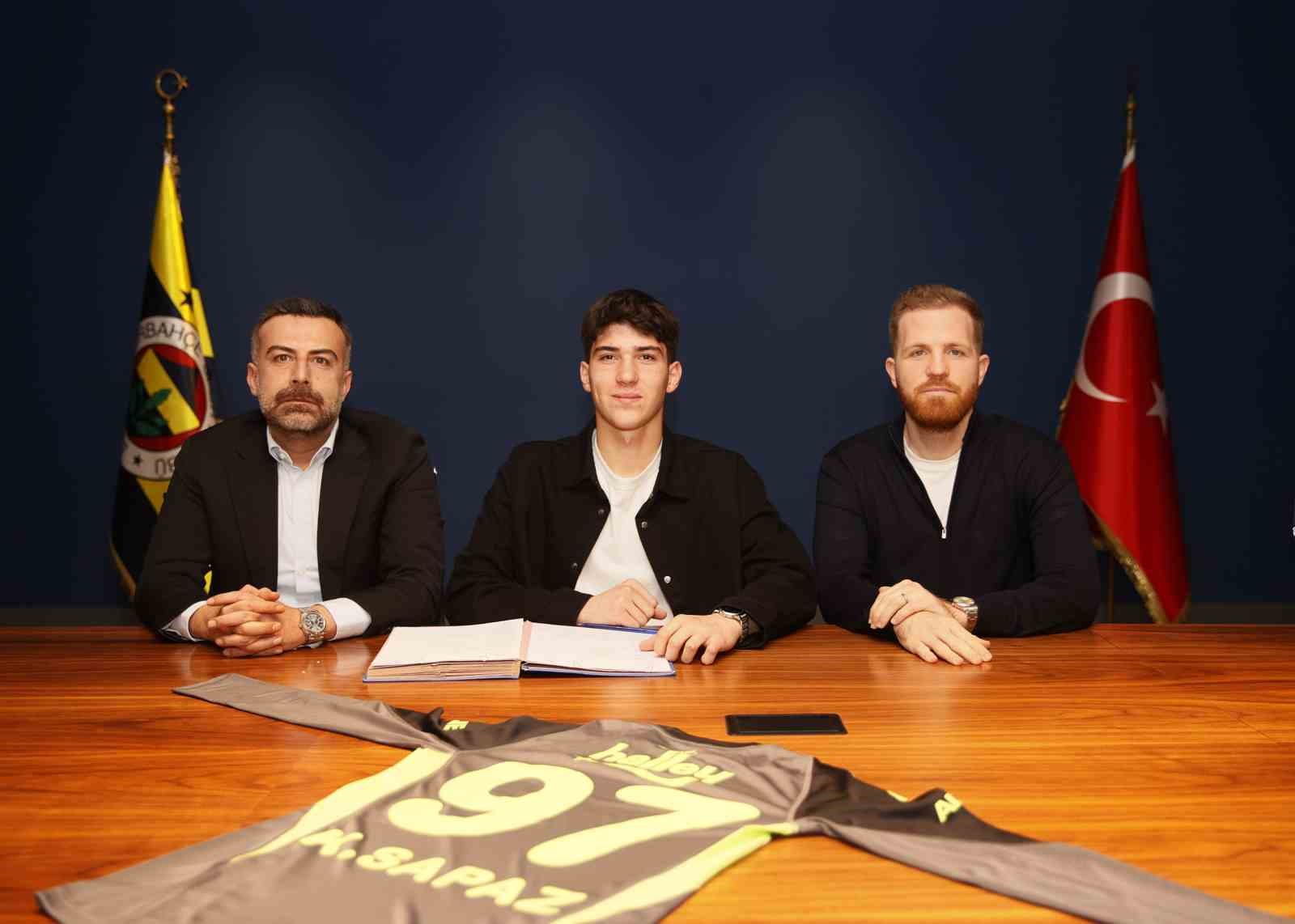 fenerbahce kamil efe uregen ve kuzey sapaz ile profesyonel sozlesme imzaladi 2