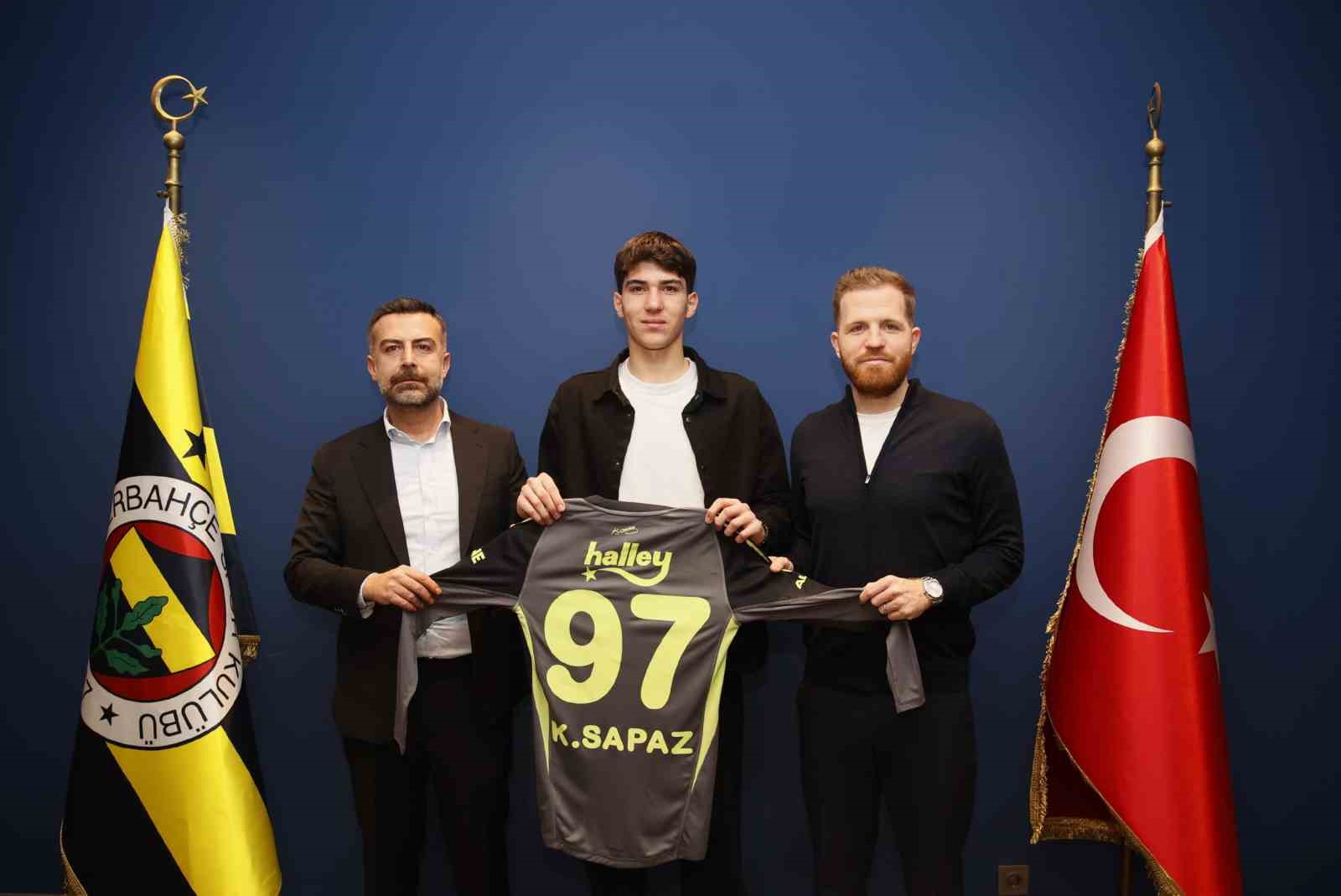 fenerbahce kamil efe uregen ve kuzey sapaz ile profesyonel sozlesme imzaladi 3 Cz8wlOdD