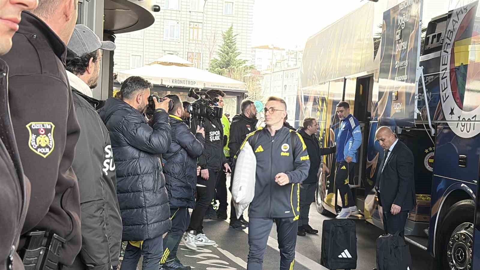 Fenerbahçe, Kayseri’de 5 fenerbahce kayseride 1 R6i4vM9d