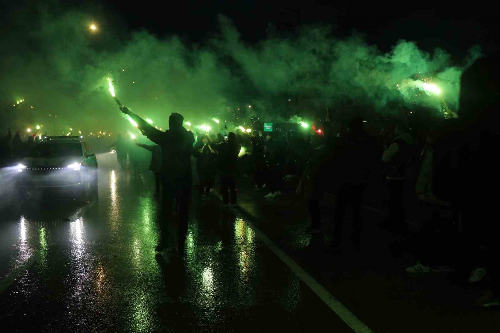 fenerbahce kocaelispor kafilesi stadyuma geldi 3 8eDaPG6K