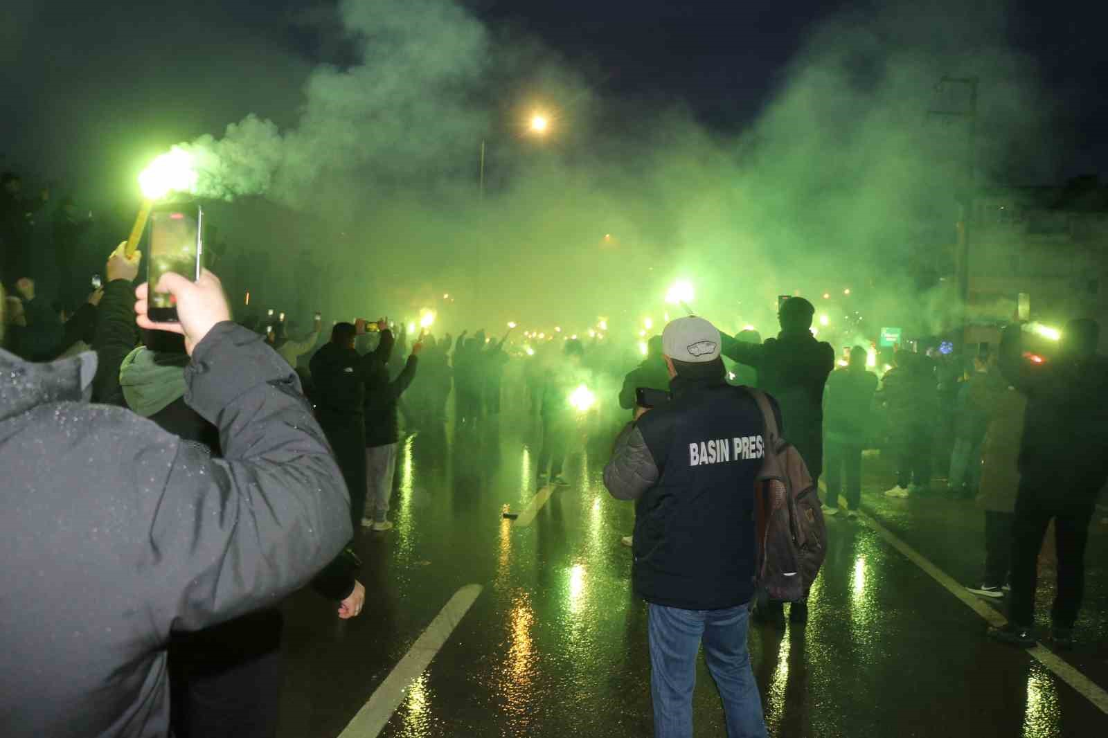 fenerbahce kocaelispor kafilesi stadyuma geldi 4 wTu25Z2Z