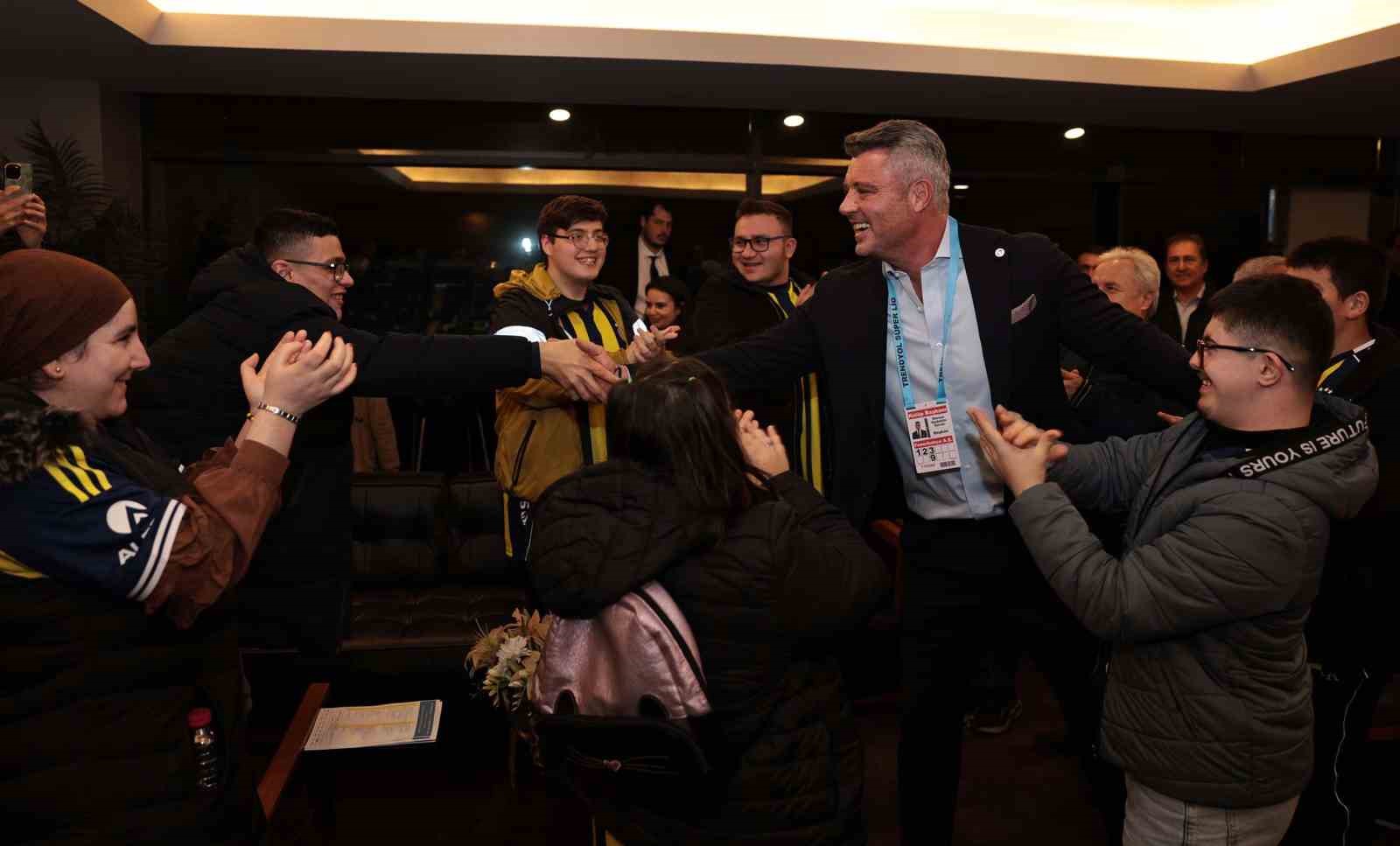 fenerbahce konyaspor macinda ozel konuklarini agirladi 1 kXZk8QmY