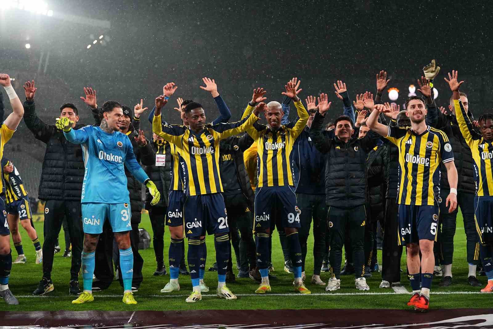 fenerbahce kupayi kaldirdi 103 myw7uE8Z