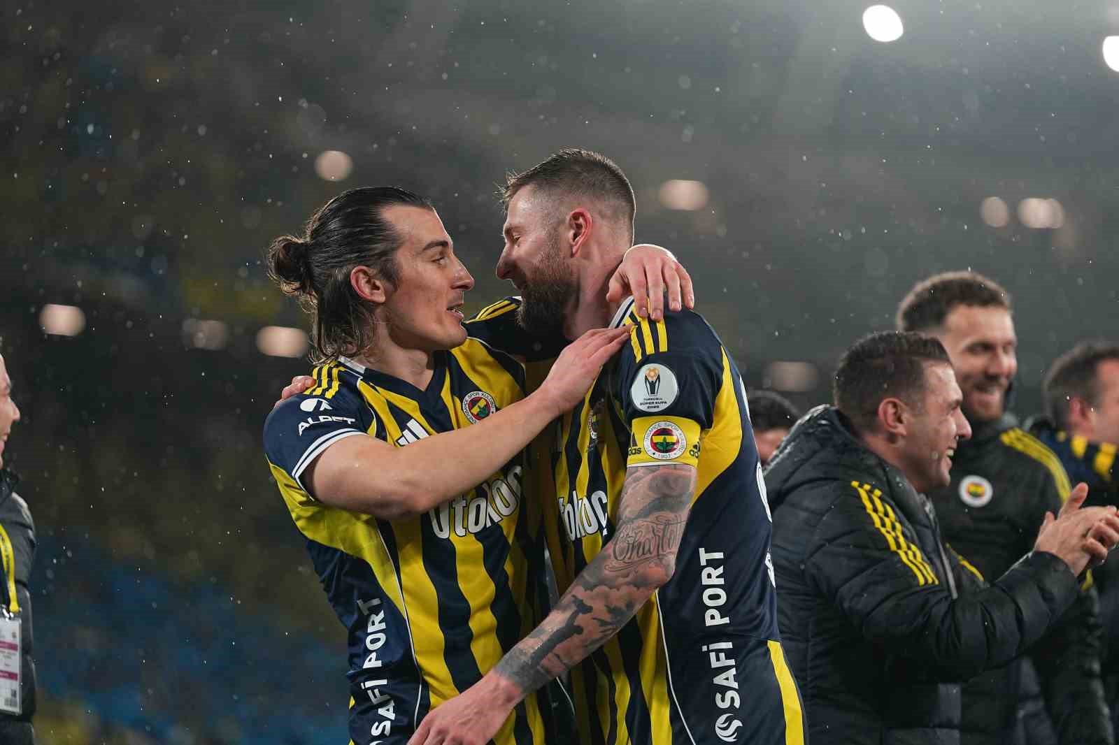 fenerbahce kupayi kaldirdi 107 OpqX88ek