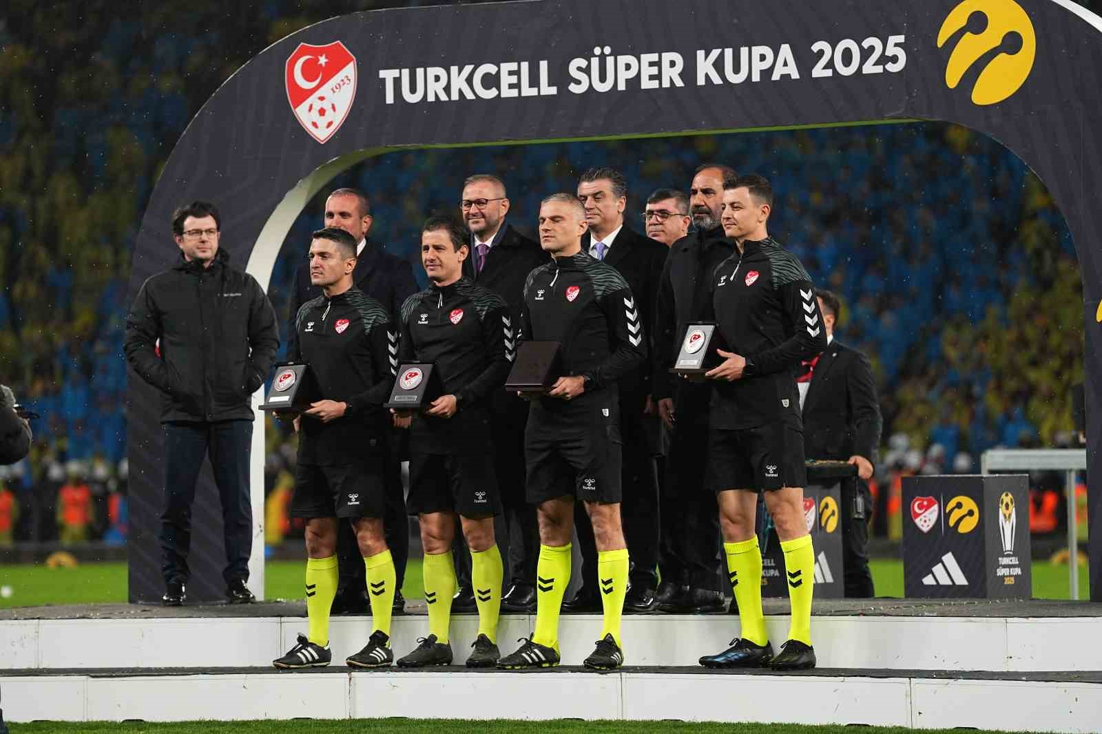 fenerbahce kupayi kaldirdi 112 A1uttYAB
