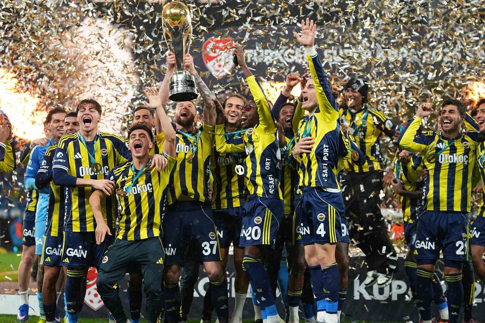 fenerbahce kupayi kaldirdi 121