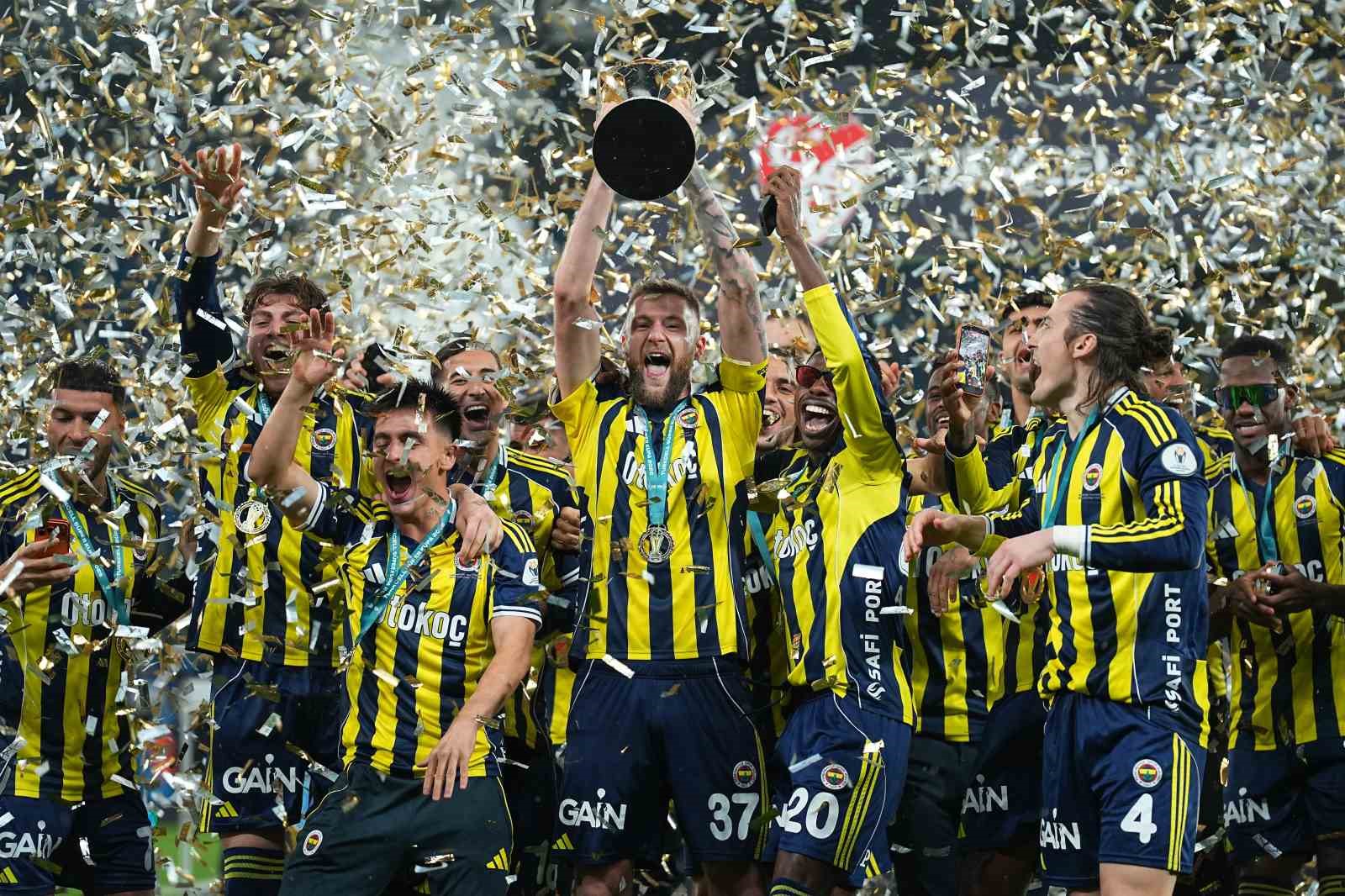 fenerbahce kupayi kaldirdi 124 SCkarbgs