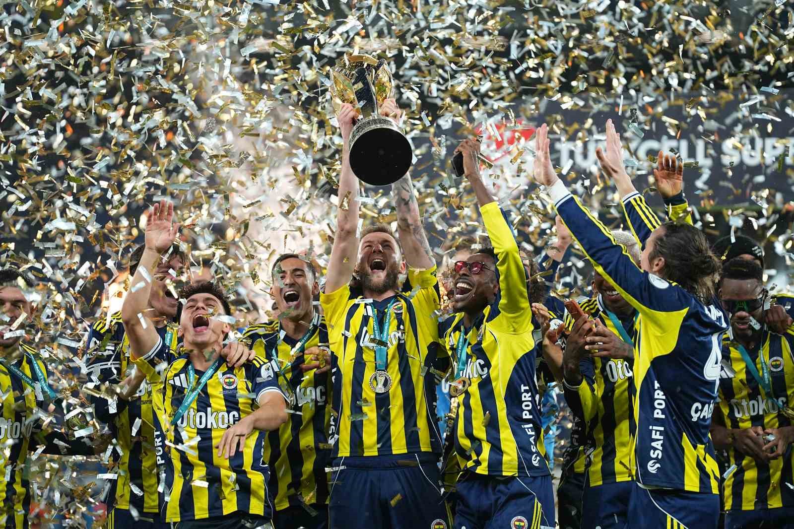 fenerbahce kupayi kaldirdi 125 hTK91lYS
