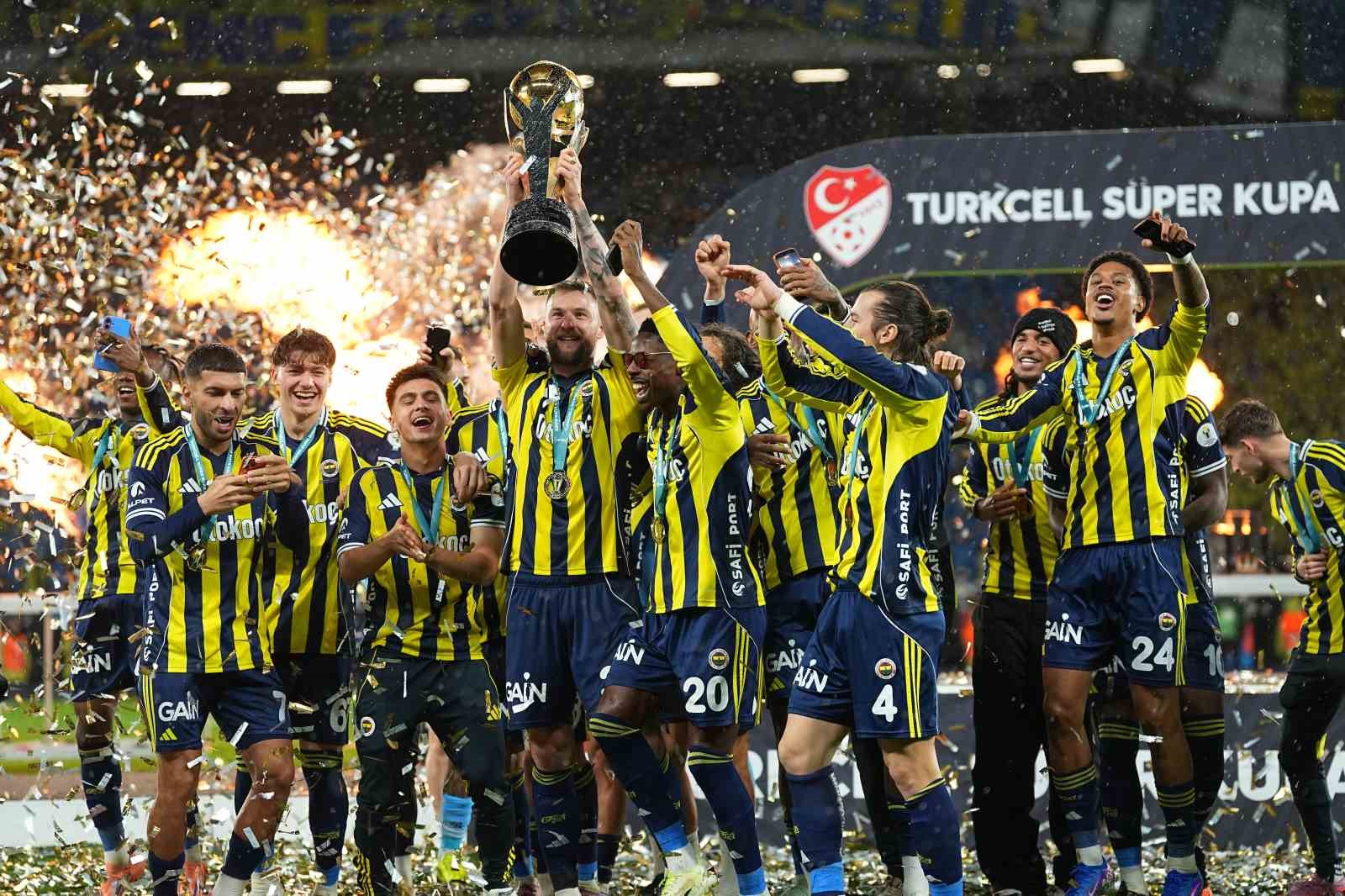 fenerbahce kupayi kaldirdi 130 Am6YNyrj