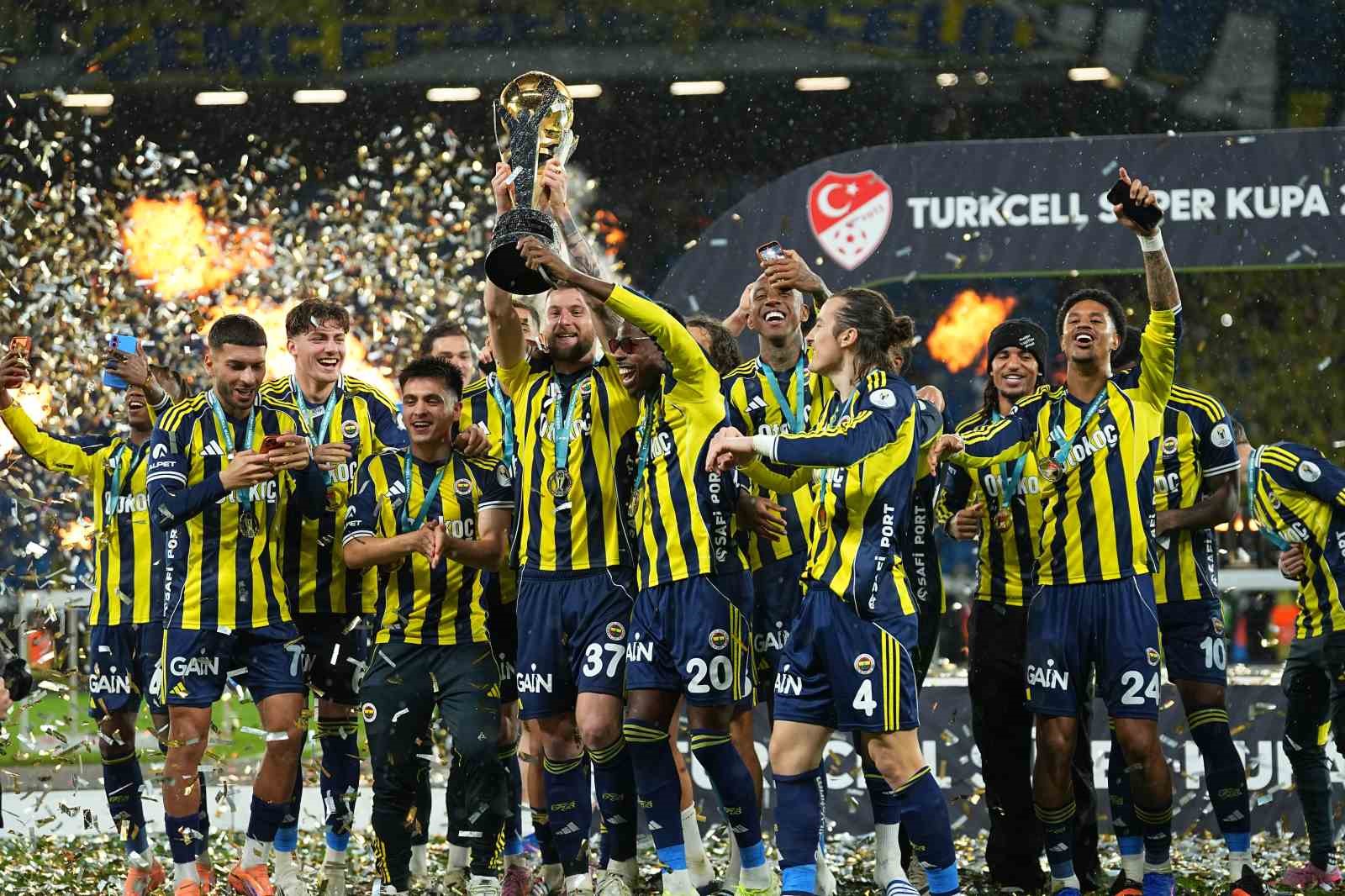 fenerbahce kupayi kaldirdi 131 FkL3jiW3