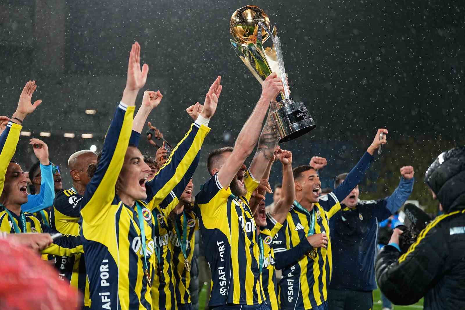 fenerbahce kupayi kaldirdi 148