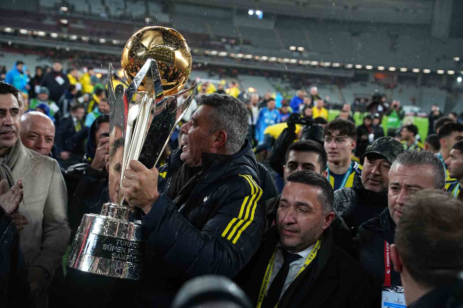 fenerbahce kupayi kaldirdi 155