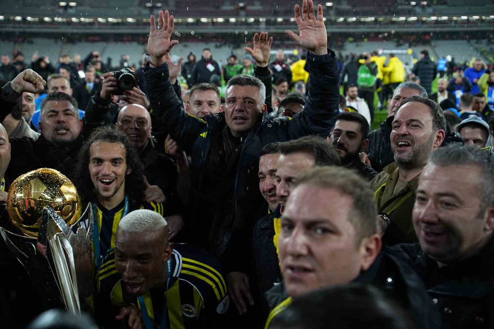 fenerbahce kupayi kaldirdi 157 t7Rmumna
