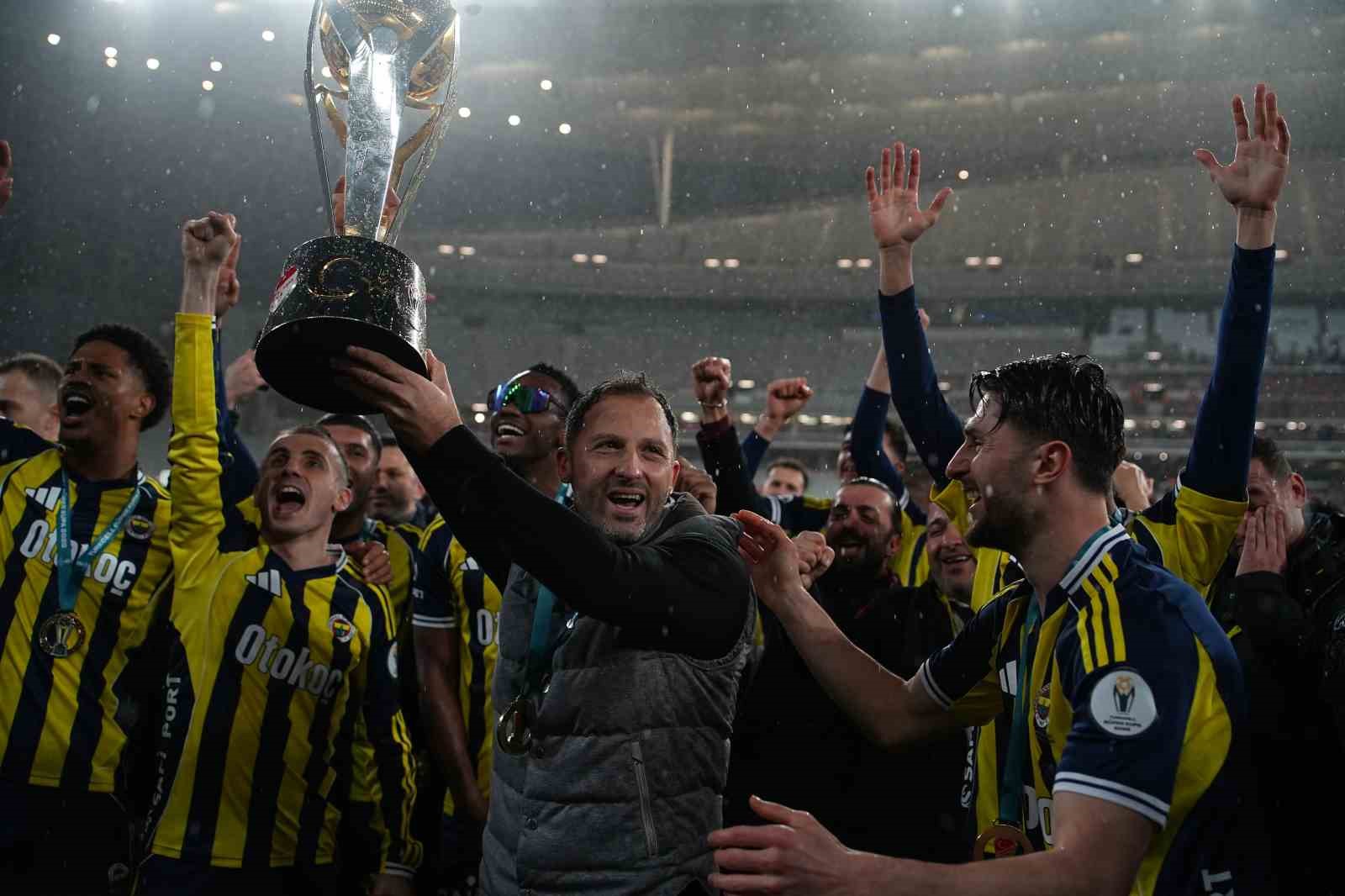 fenerbahce kupayi kaldirdi 170 kBdnOe2J