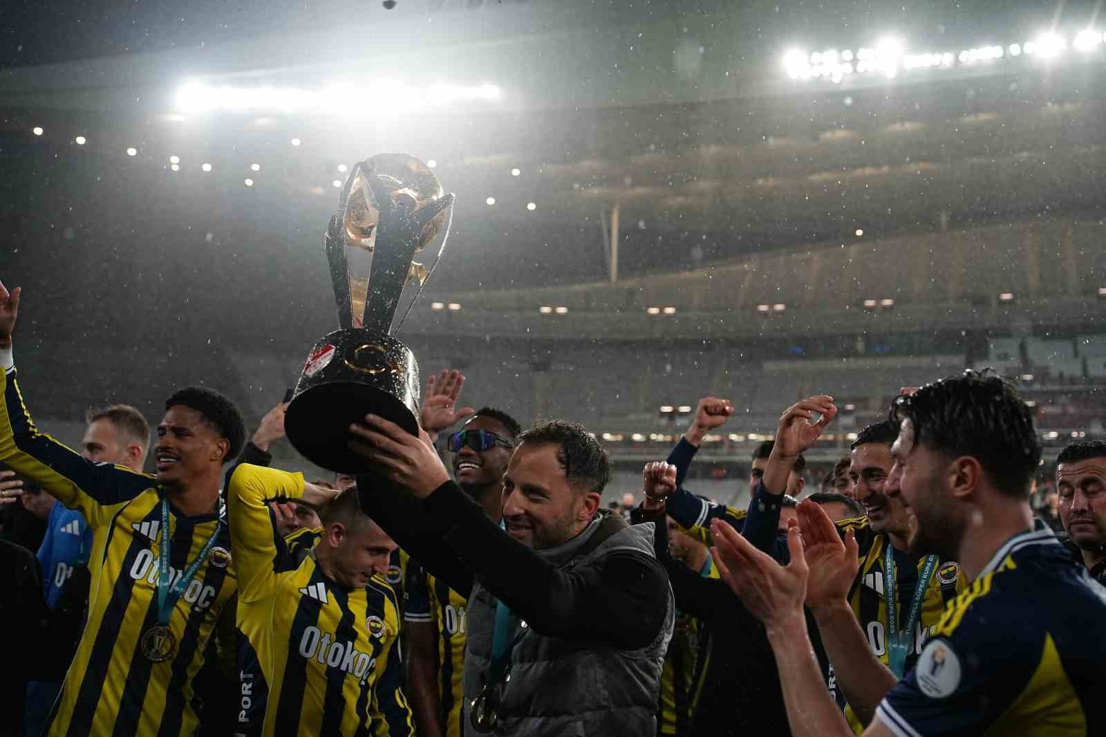 fenerbahce kupayi kaldirdi 171 g4HqV21Z