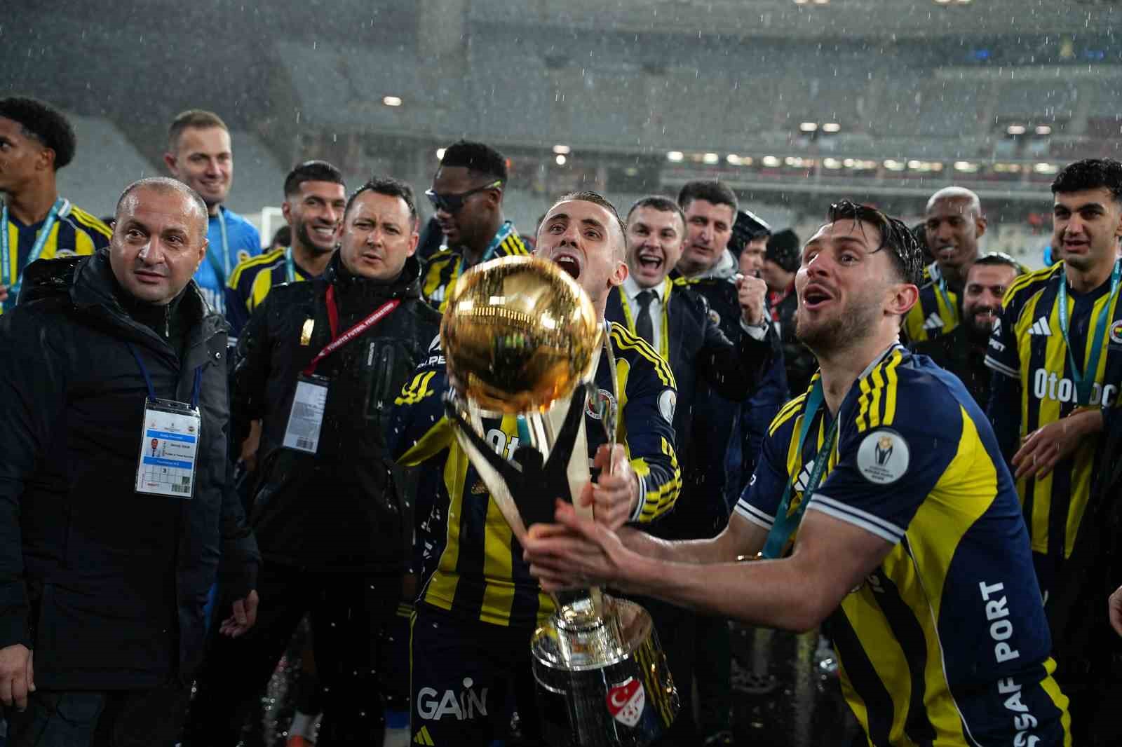 fenerbahce kupayi kaldirdi 172 sOSV4qq3