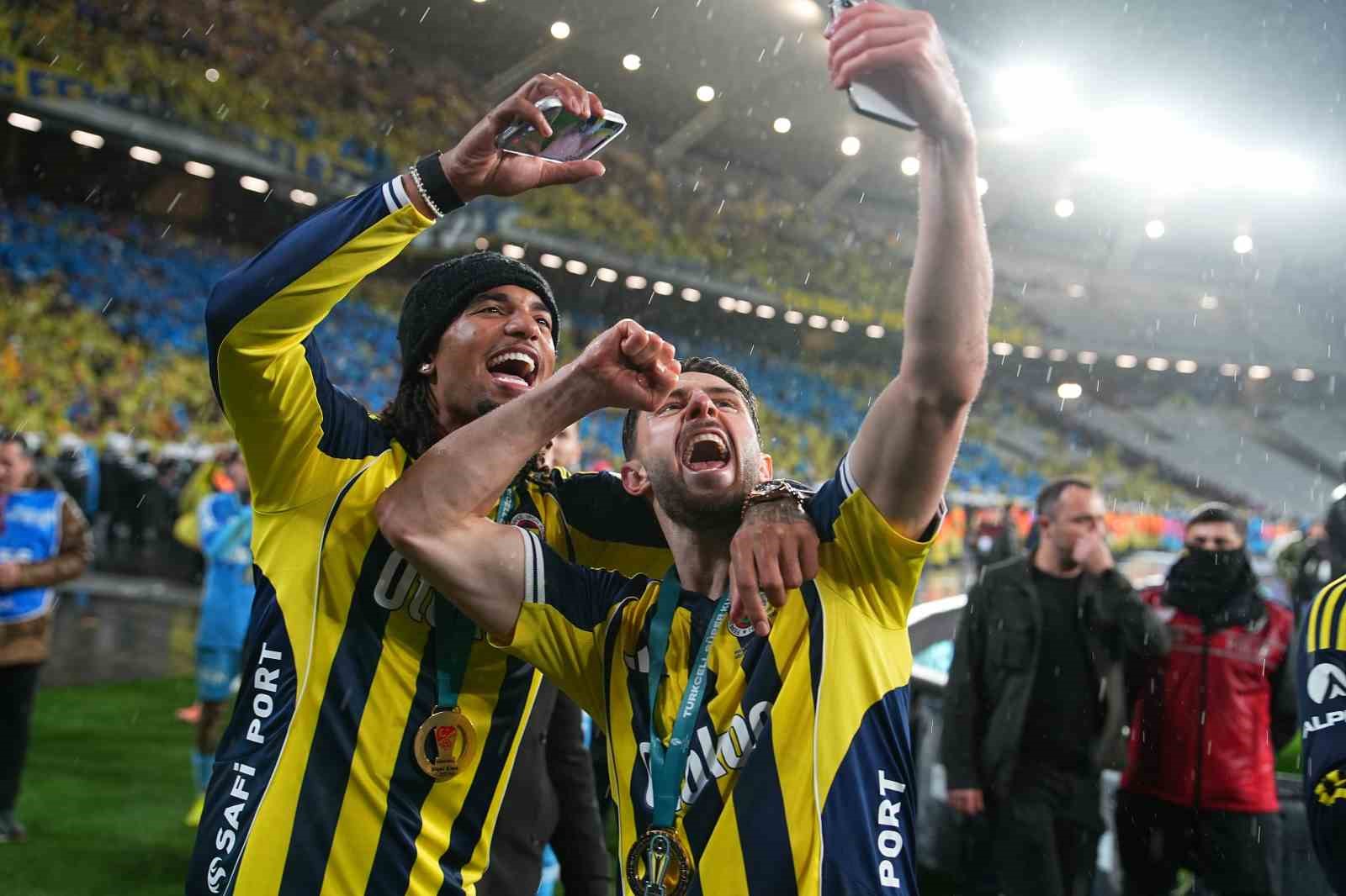 fenerbahce kupayi kaldirdi 178 C4hLbKW6