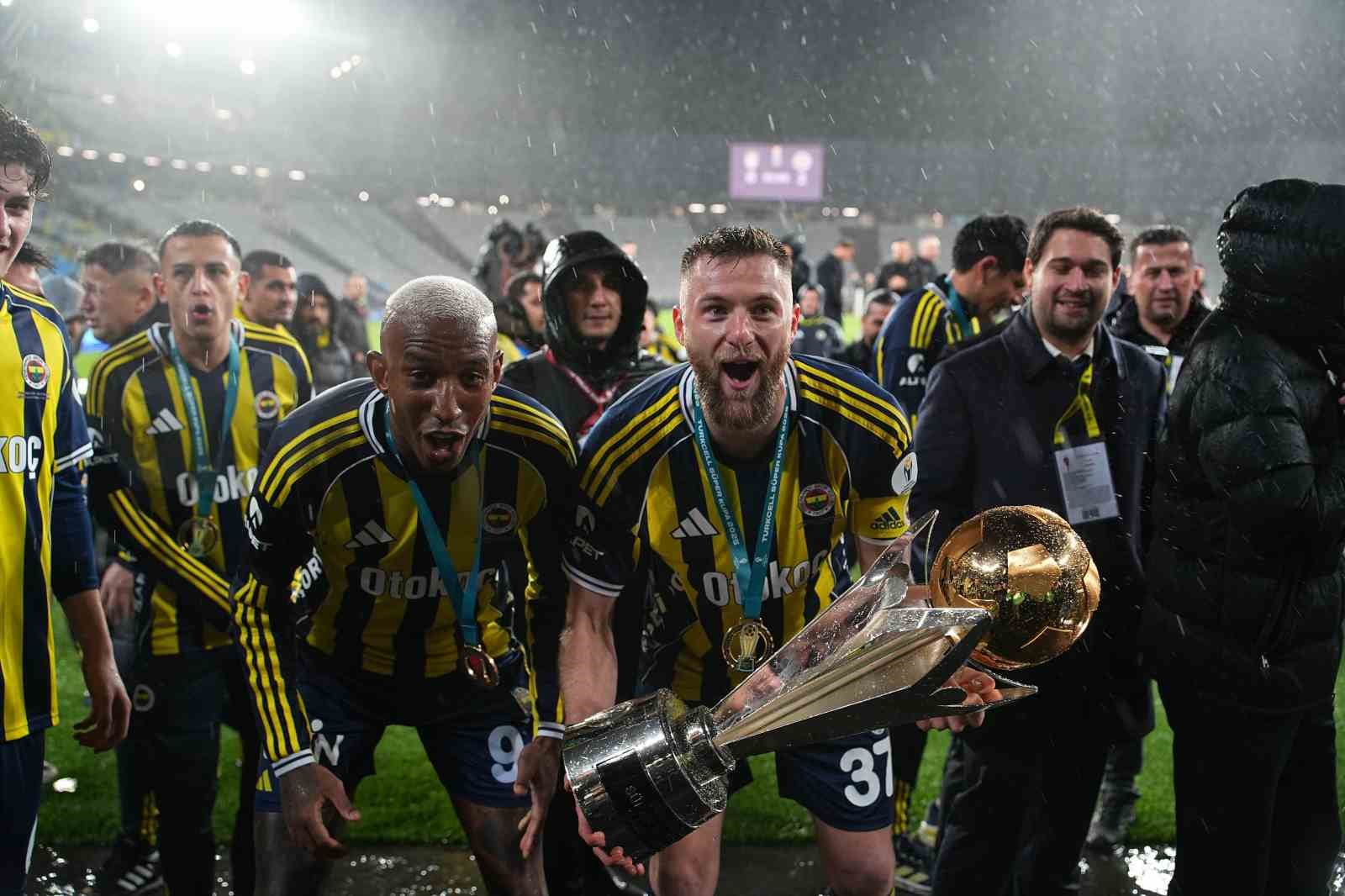 fenerbahce kupayi kaldirdi 179 wclqQLPN