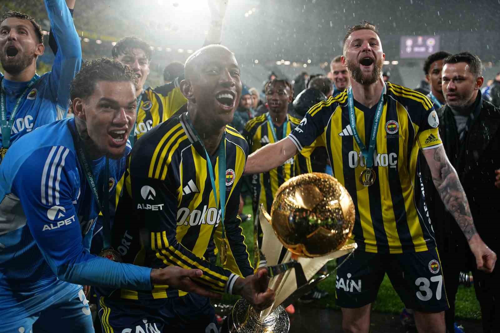 fenerbahce kupayi kaldirdi 182 yJMDygFu