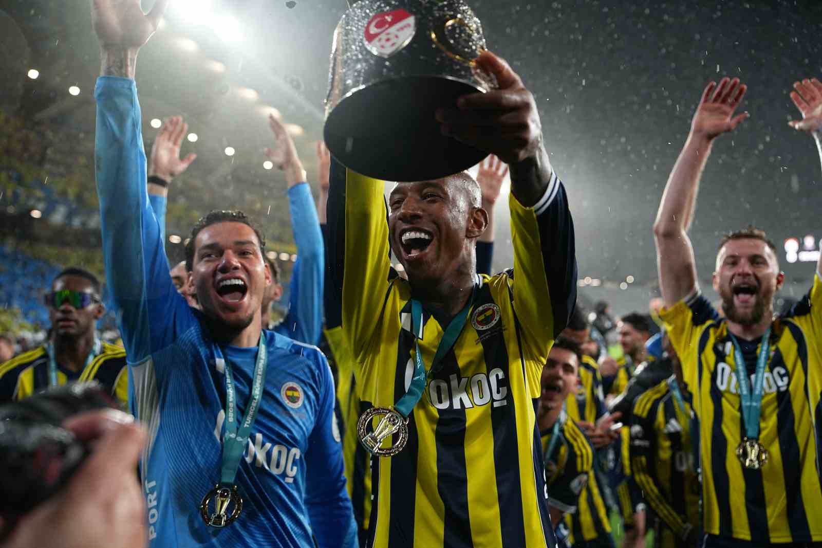 fenerbahce kupayi kaldirdi 183 prUd1d9U