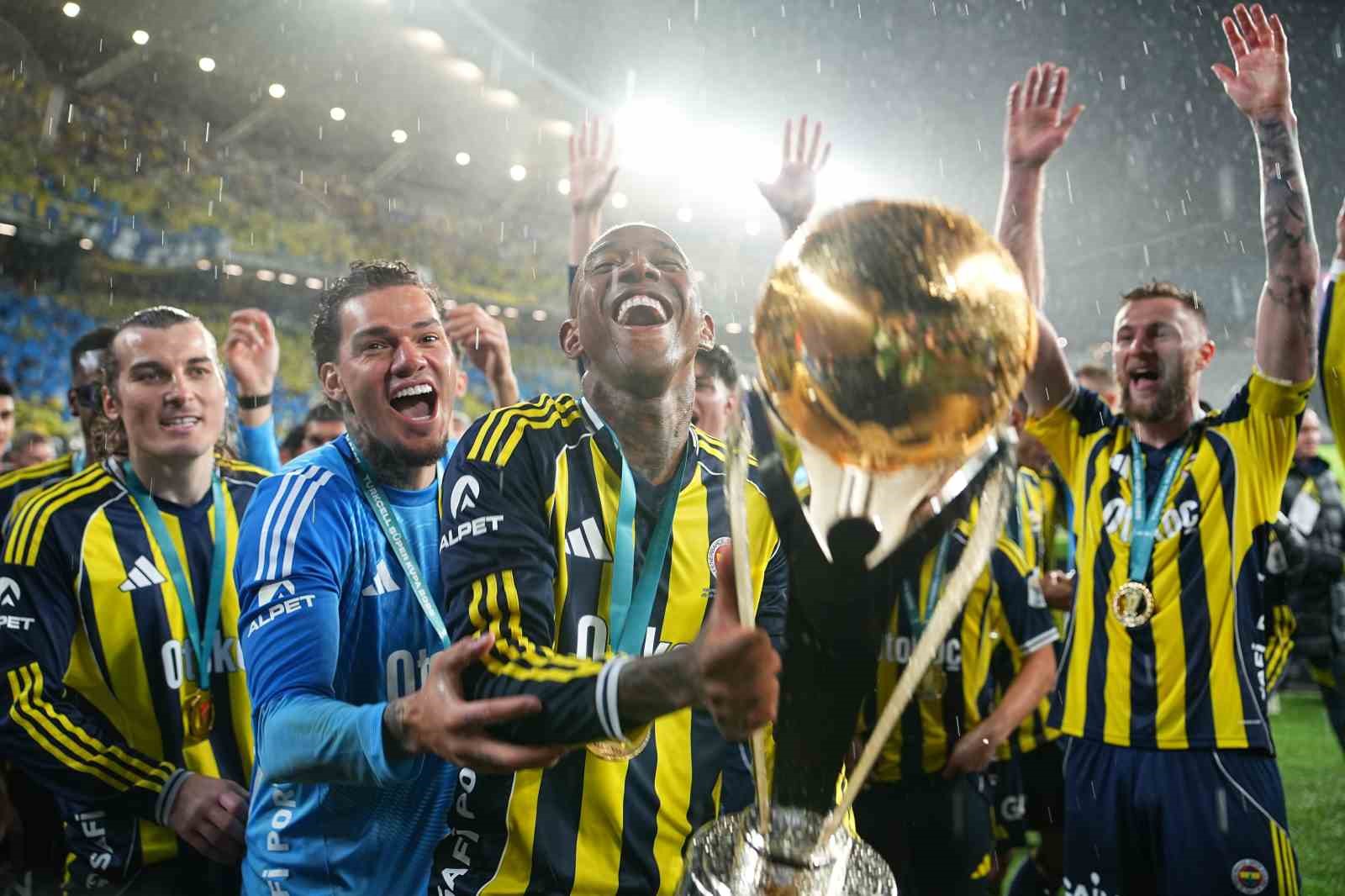 fenerbahce kupayi kaldirdi 184 AXufXiQD