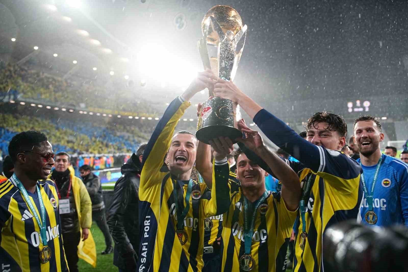 fenerbahce kupayi kaldirdi 185