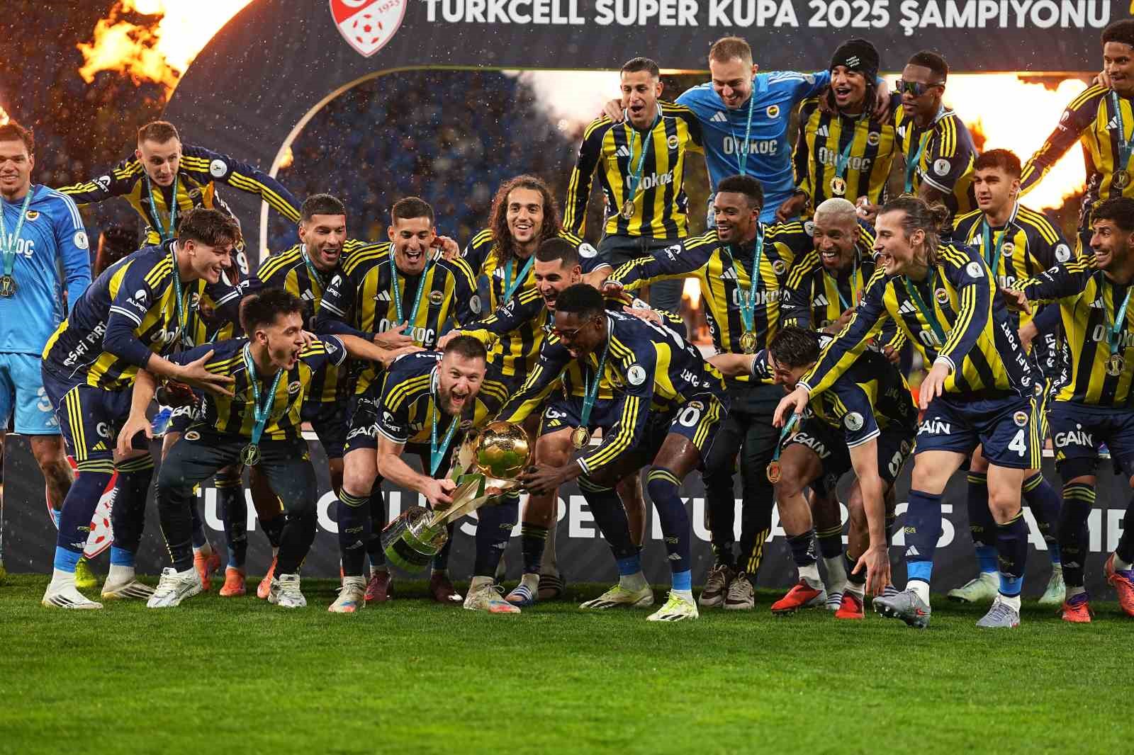 fenerbahce kupayi kaldirdi 21 b4v6Fpwu