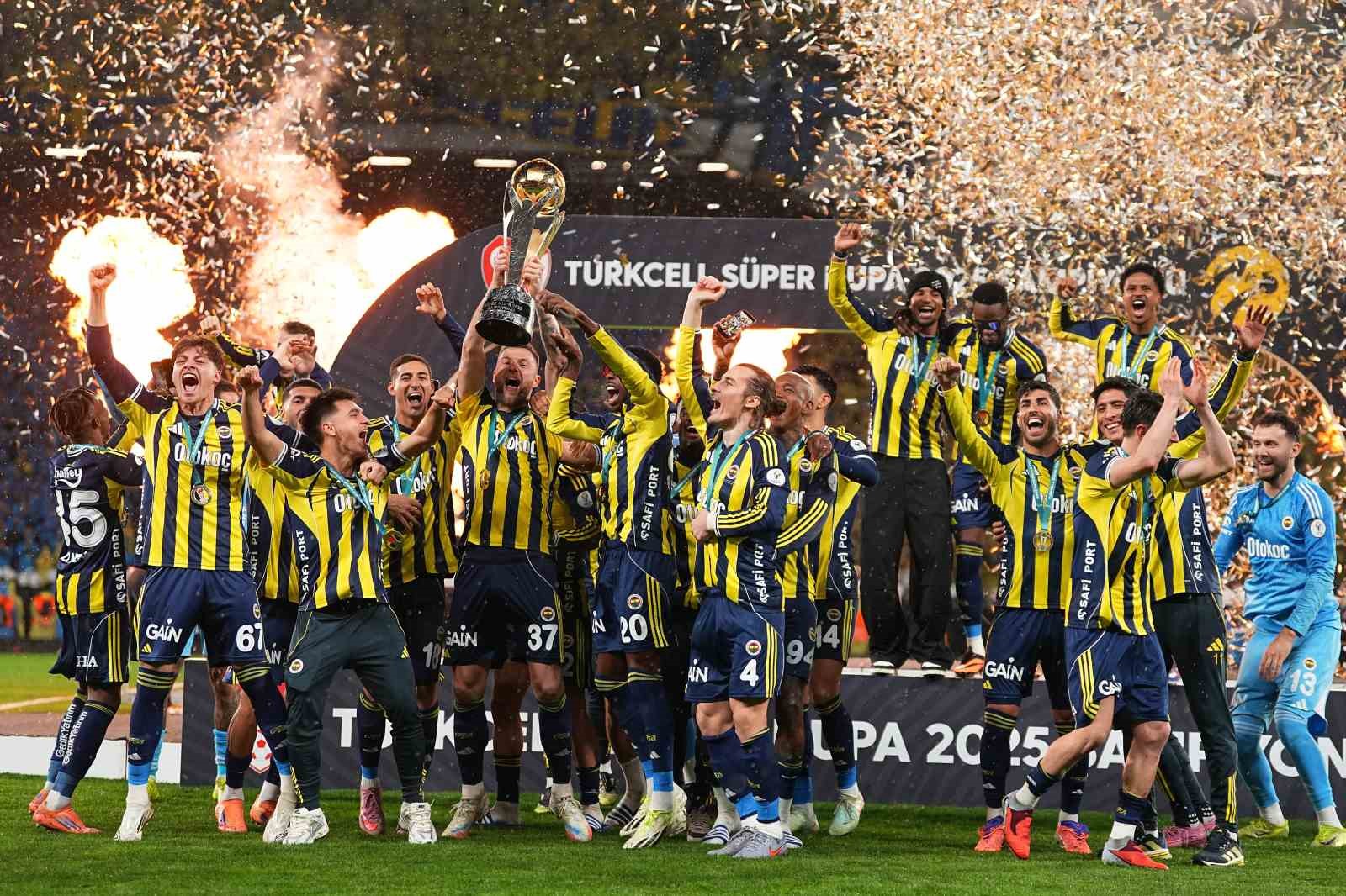 fenerbahce kupayi kaldirdi 26 JddZuLQd