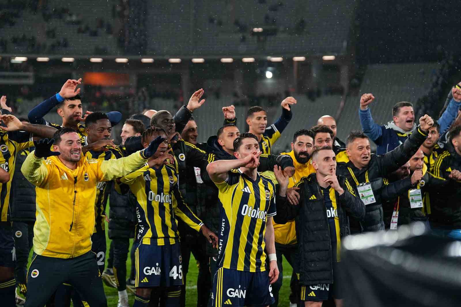 fenerbahce kupayi kaldirdi 3 I9jJYYtK
