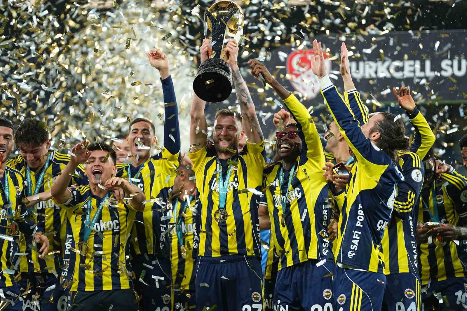fenerbahce kupayi kaldirdi 34