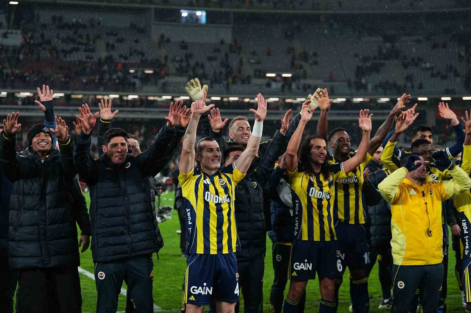fenerbahce kupayi kaldirdi 5